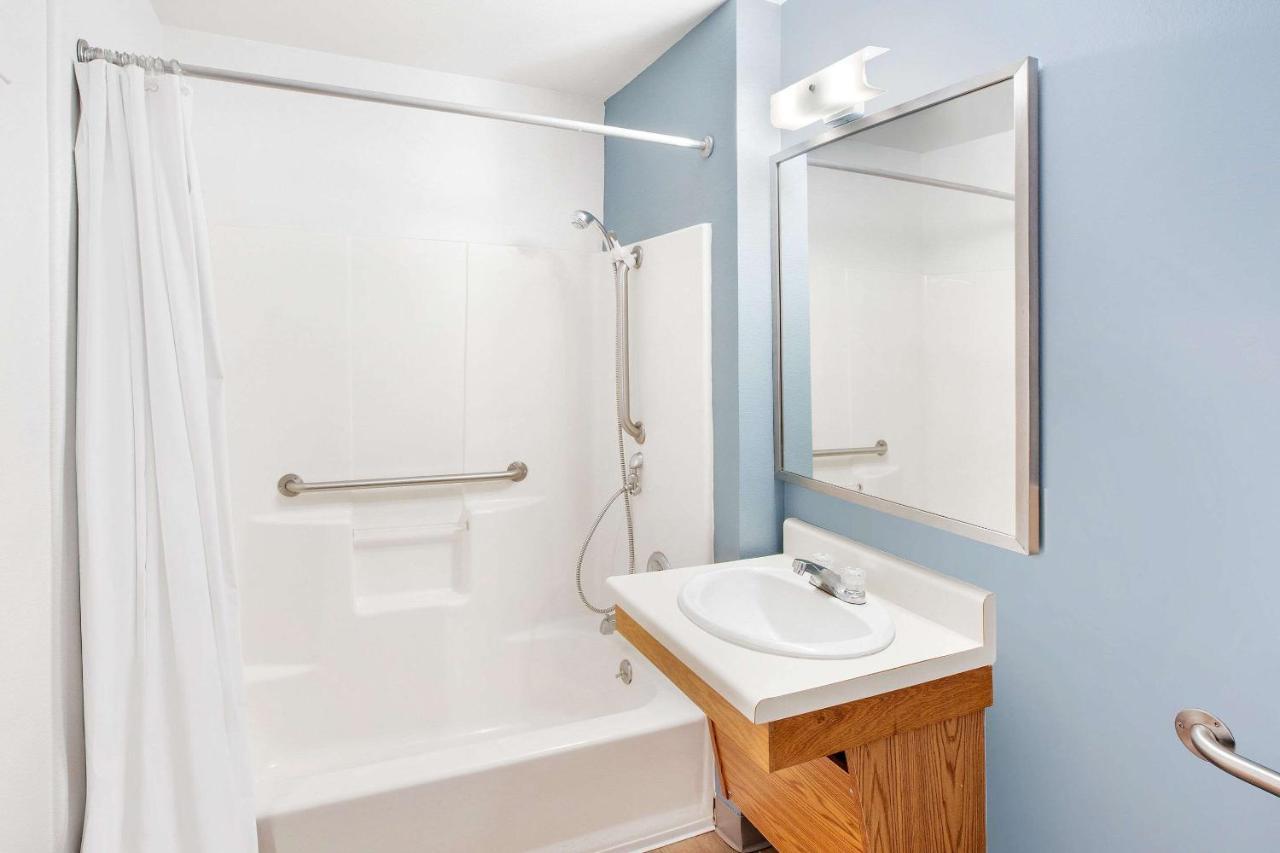 Woodspring Suites 파 외부 사진